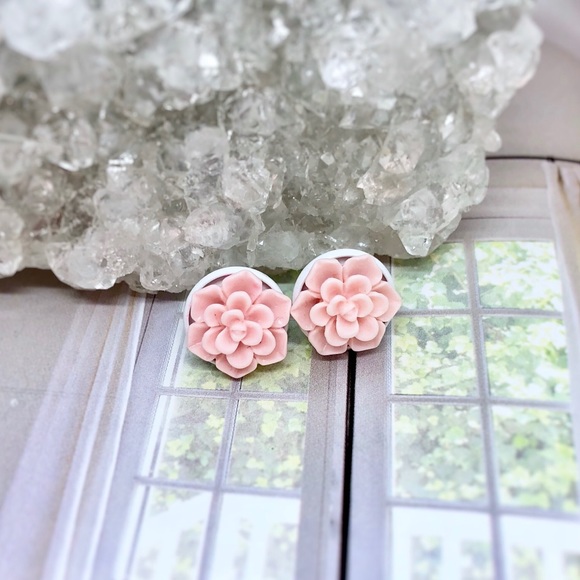 ✨3/$30✨Succulent Stud Earrings - Picture 2 of 6